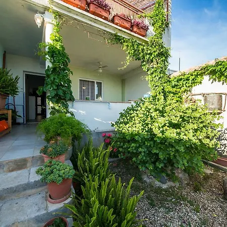 Garden Komiža